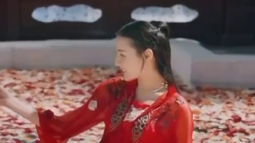 迪丽热巴三生三世十里桃花凤九红衣出浴