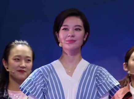 郁可唯音乐剧谢幕鞠躬感谢观众