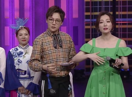 刘维现场即兴表演二人转