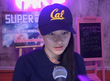 李子卿隔空比划爱心告白粉丝