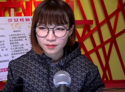 周吉芳自曝被“二哥”拥抱俘获