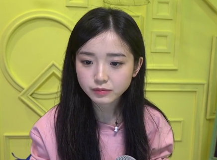 金雯昕携花千骨同款一字眉出镜