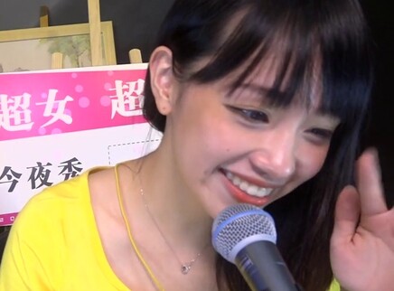 余姿昀狂甩长发初显摇滚气场