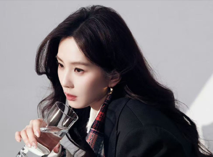 刘诗诗工作室分享时尚大片